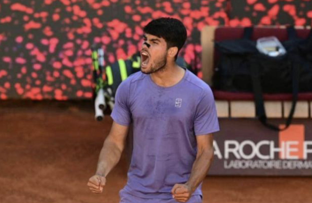 Tennis, Alcaraz batte Sinner nella finale degli Internazionali BNL d’Italia a Roma, lo spagnolo trionfa 7-6/6-1 al Foro Italico