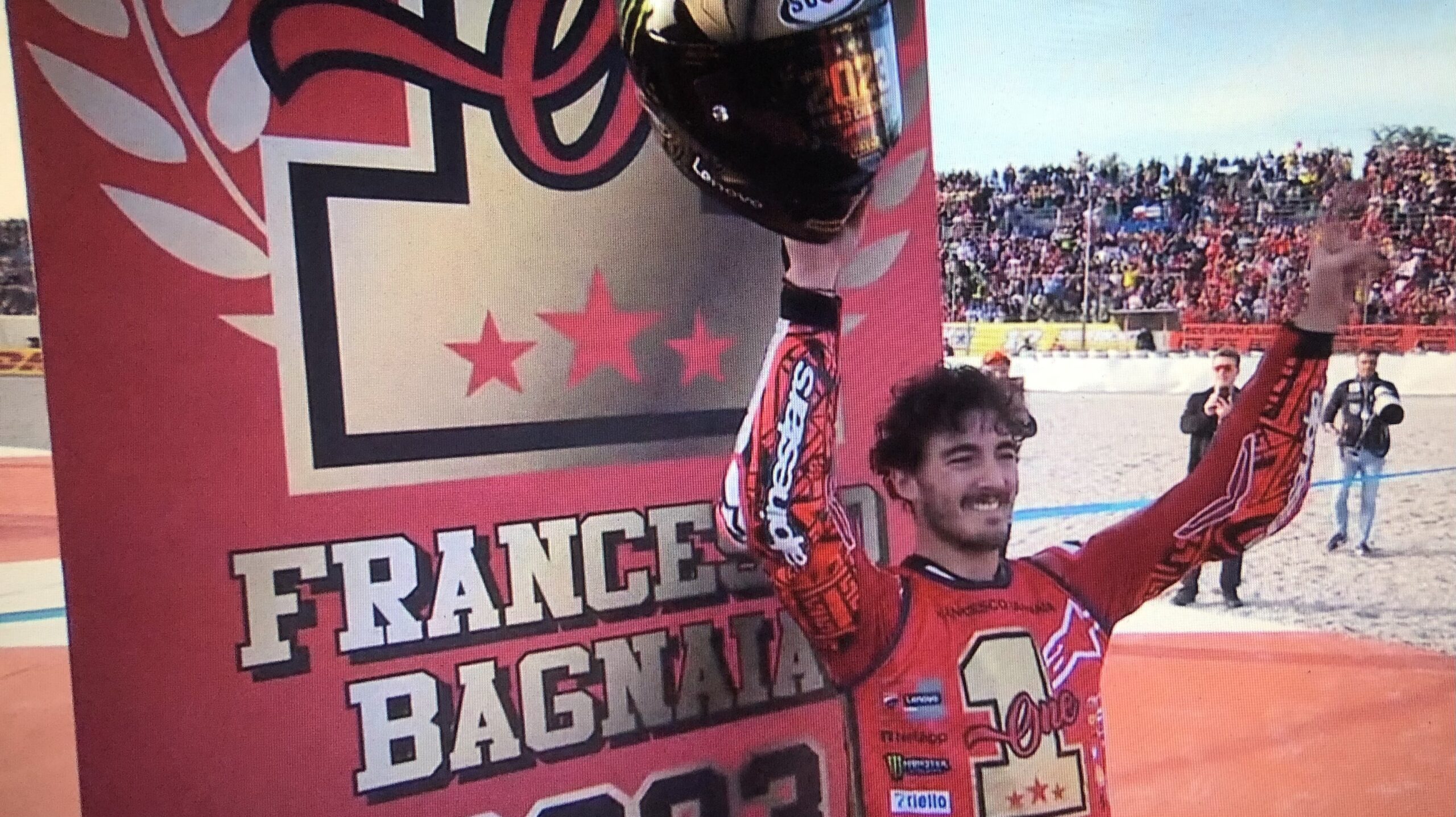 MotoGP, gara del Gran Premio di Valencia: vince Bagnaia davanti a Di Giannantonio e Zarco. Pecco è campione del mondo.