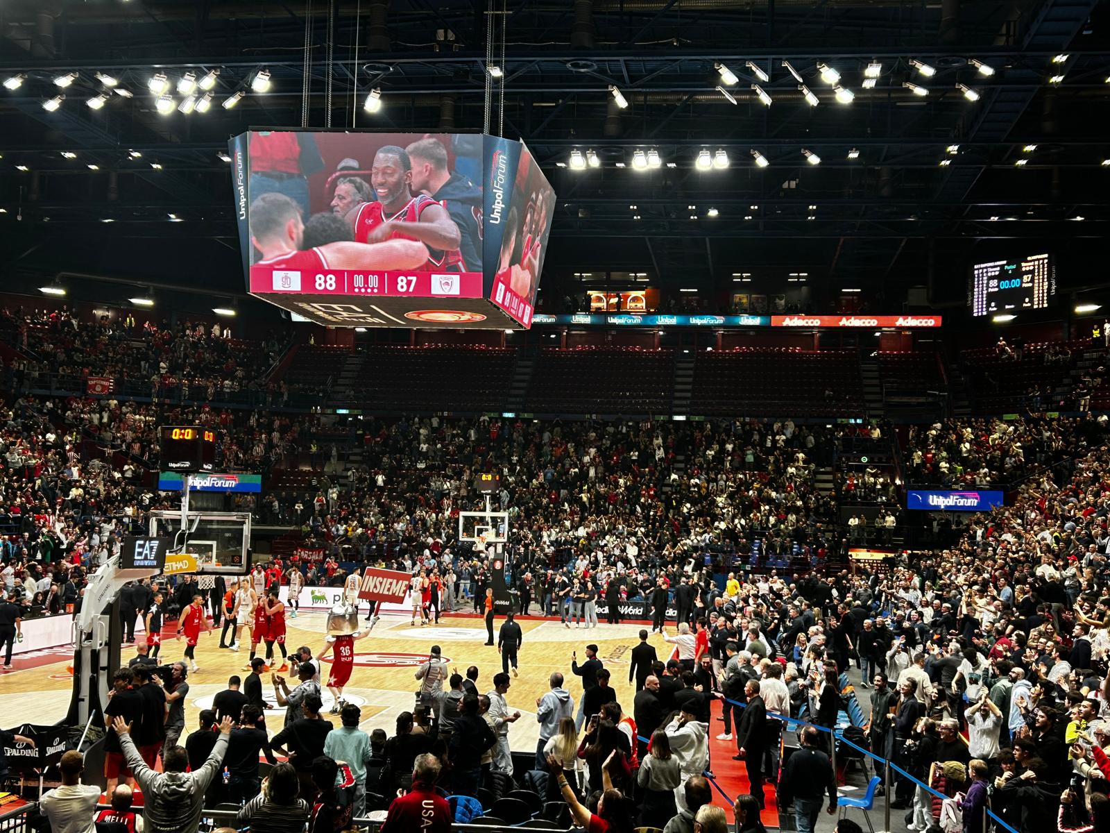 Eurolega, Olimpia Milano-Olympiakos 88-87, 6ª vittoria europea per l’EA7, 4ª consecutiva